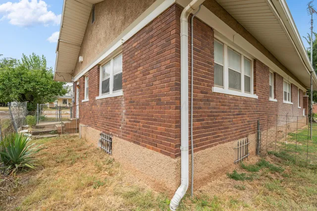 $135,000 | 302 6th Street, Clarendon, TX 79226