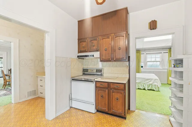 $135,000 | 302 6th Street, Clarendon, TX 79226