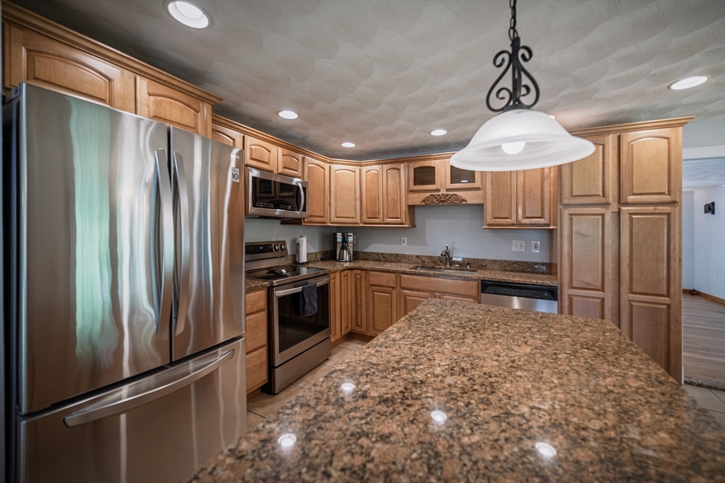 26 John Robinson Road Hudson, MA 01749 - Photo 7 of 42 Gallery Image 7