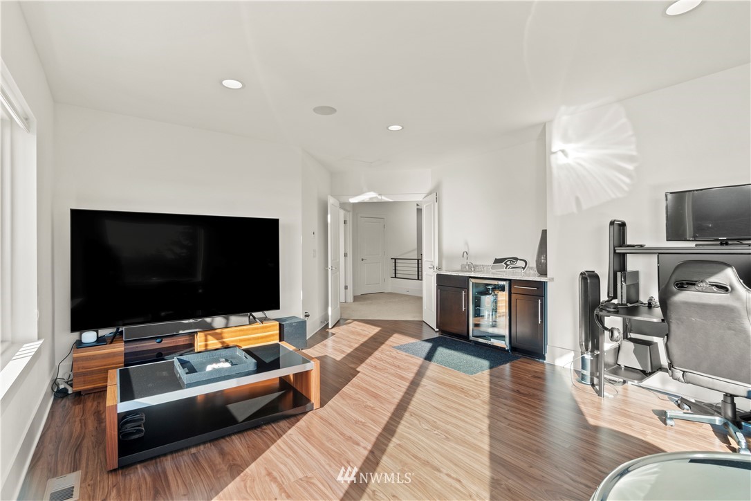 1015 North 28th Place Renton, WA 98056 - Photo 23 of 36