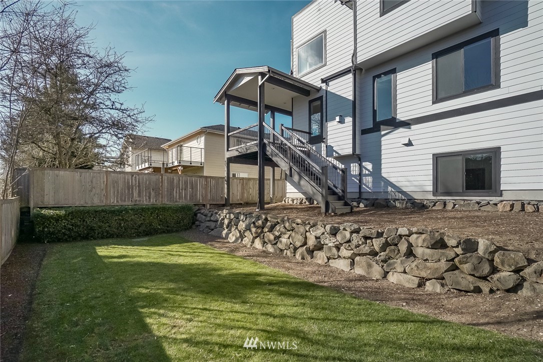 1015 North 28th Place Renton, WA 98056 - Photo 32 of 36