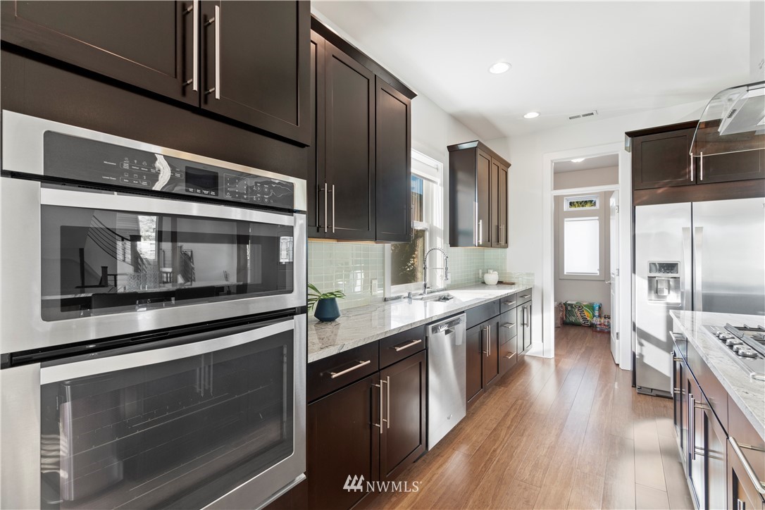 1015 North 28th Place Renton, WA 98056 - Photo 5 of 36