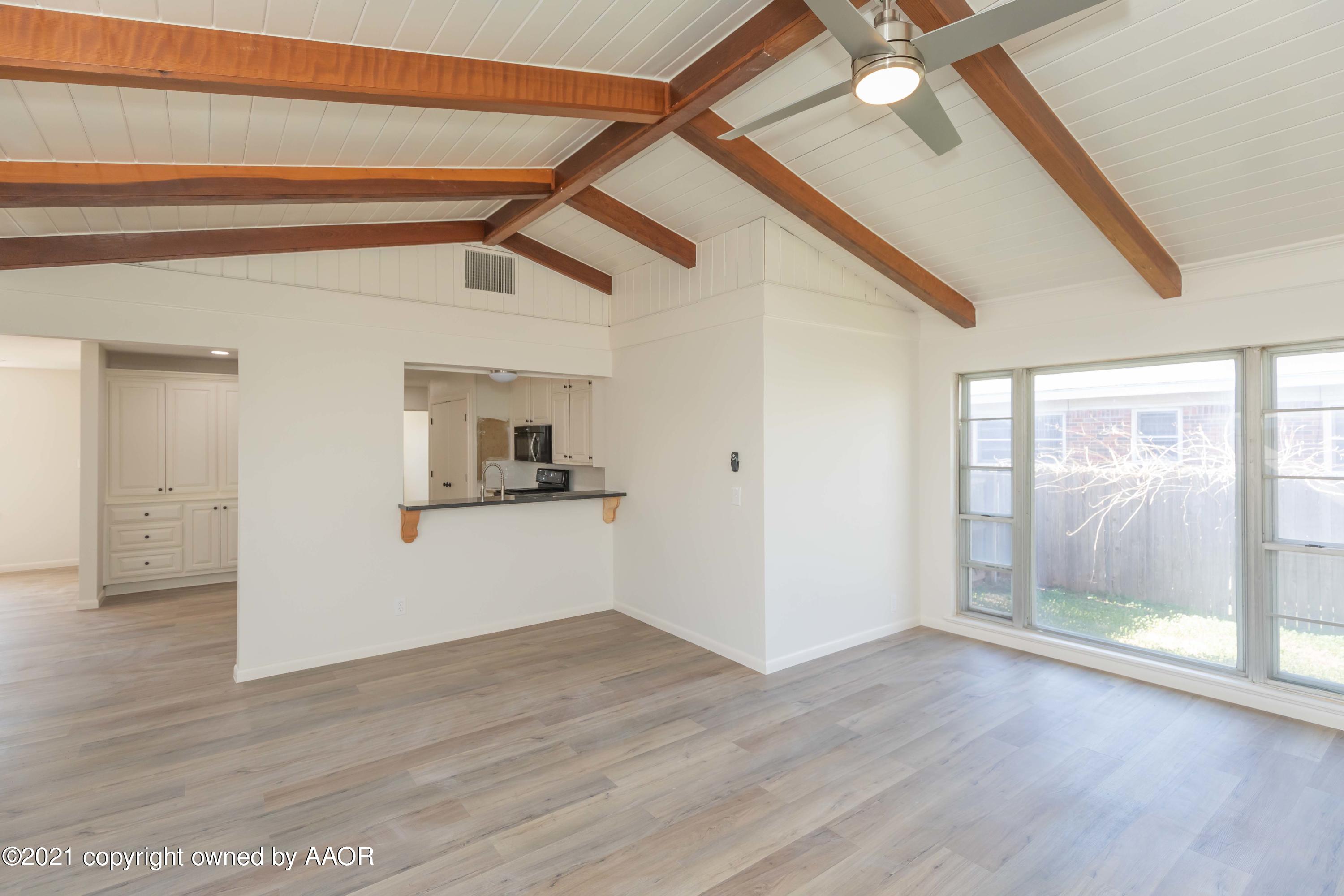 4702 South Rusk Street Amarillo, TX 79110 - Photo 9 of 36 a view of empty room with wooden floor and fan