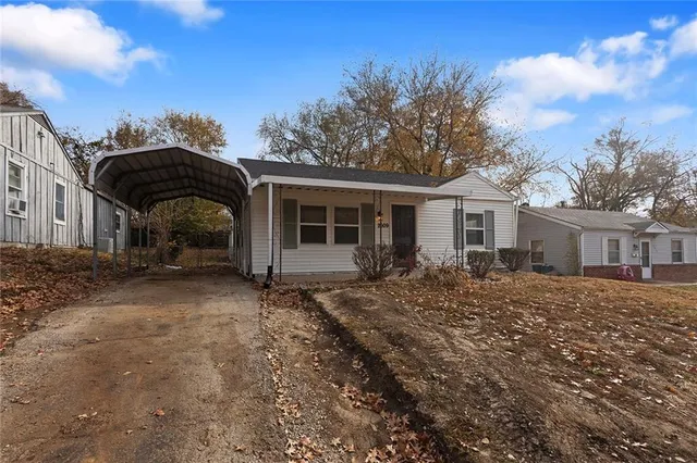 $215,000 | 2609 South 49 Terrace, Kansas City, KS 66106