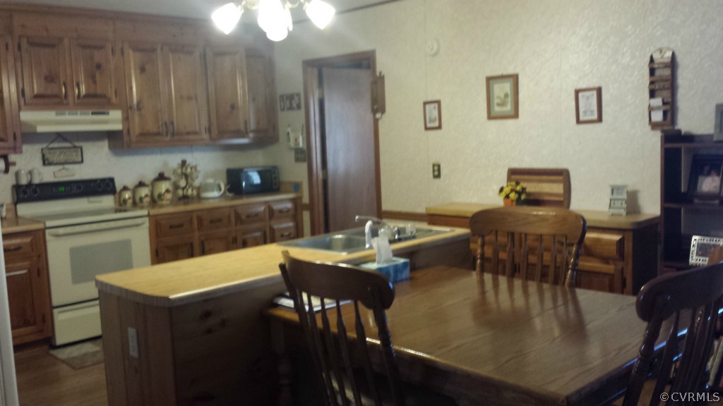 10944 Green Bay Road Rice, VA 23966 - Photo 6 of 15 a view of a dining room with furniture and wooden floor