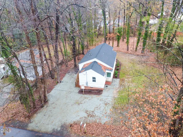 a view of a house with backyard and a tree