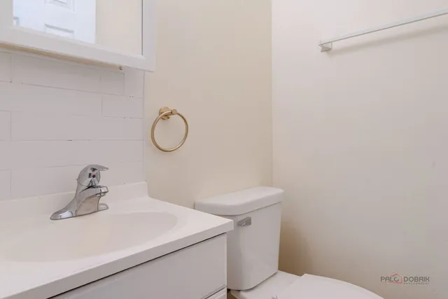 $269,900 | 209 East Pineview Drive, Round Lake Park, IL 60073