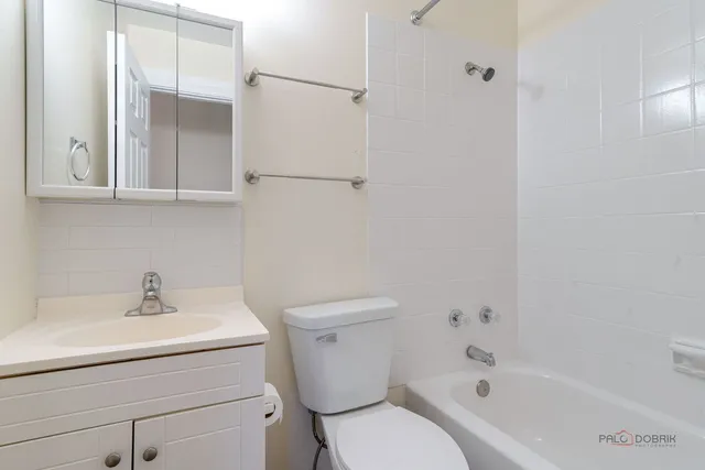 $269,900 | 209 East Pineview Drive, Round Lake Park, IL 60073