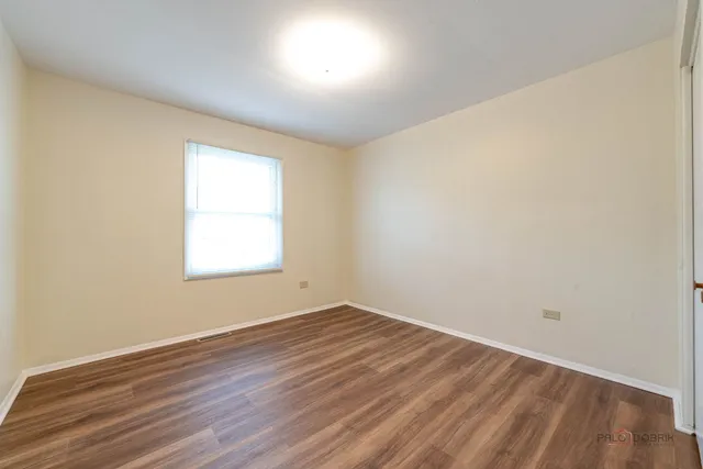 $269,900 | 209 East Pineview Drive, Round Lake Park, IL 60073