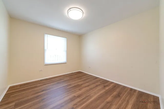 $269,900 | 209 East Pineview Drive, Round Lake Park, IL 60073