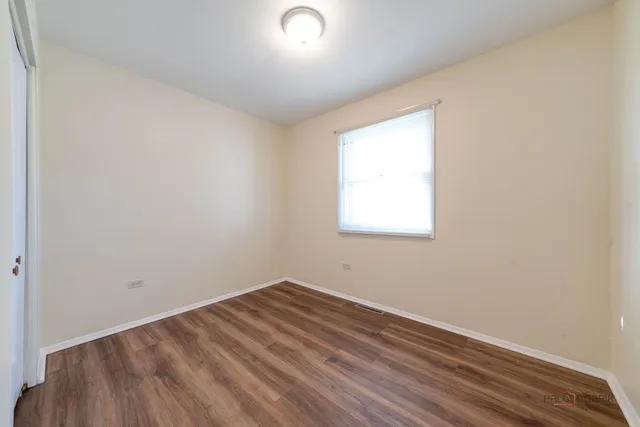 $269,900 | 209 East Pineview Drive, Round Lake Park, IL 60073