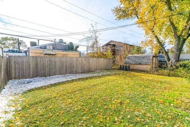 $269,900 | 209 East Pineview Drive, Round Lake Park, IL 60073