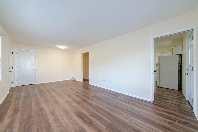 $269,900 | 209 East Pineview Drive, Round Lake Park, IL 60073