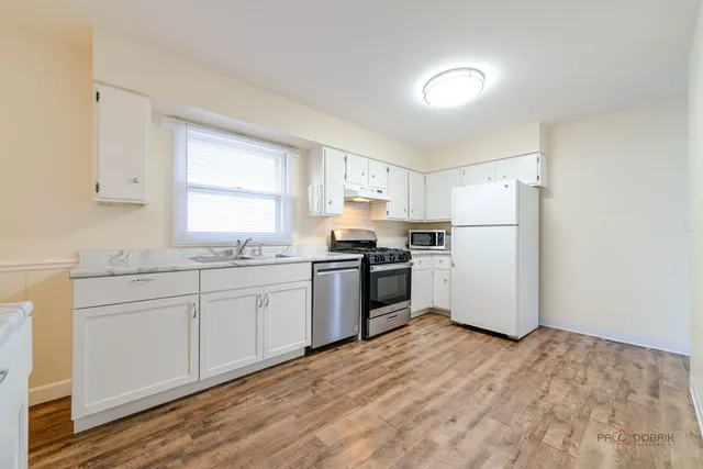 $269,900 | 209 East Pineview Drive, Round Lake Park, IL 60073