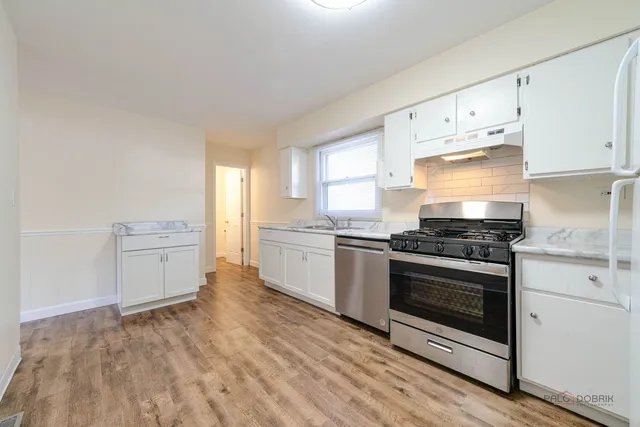 $269,900 | 209 East Pineview Drive, Round Lake Park, IL 60073