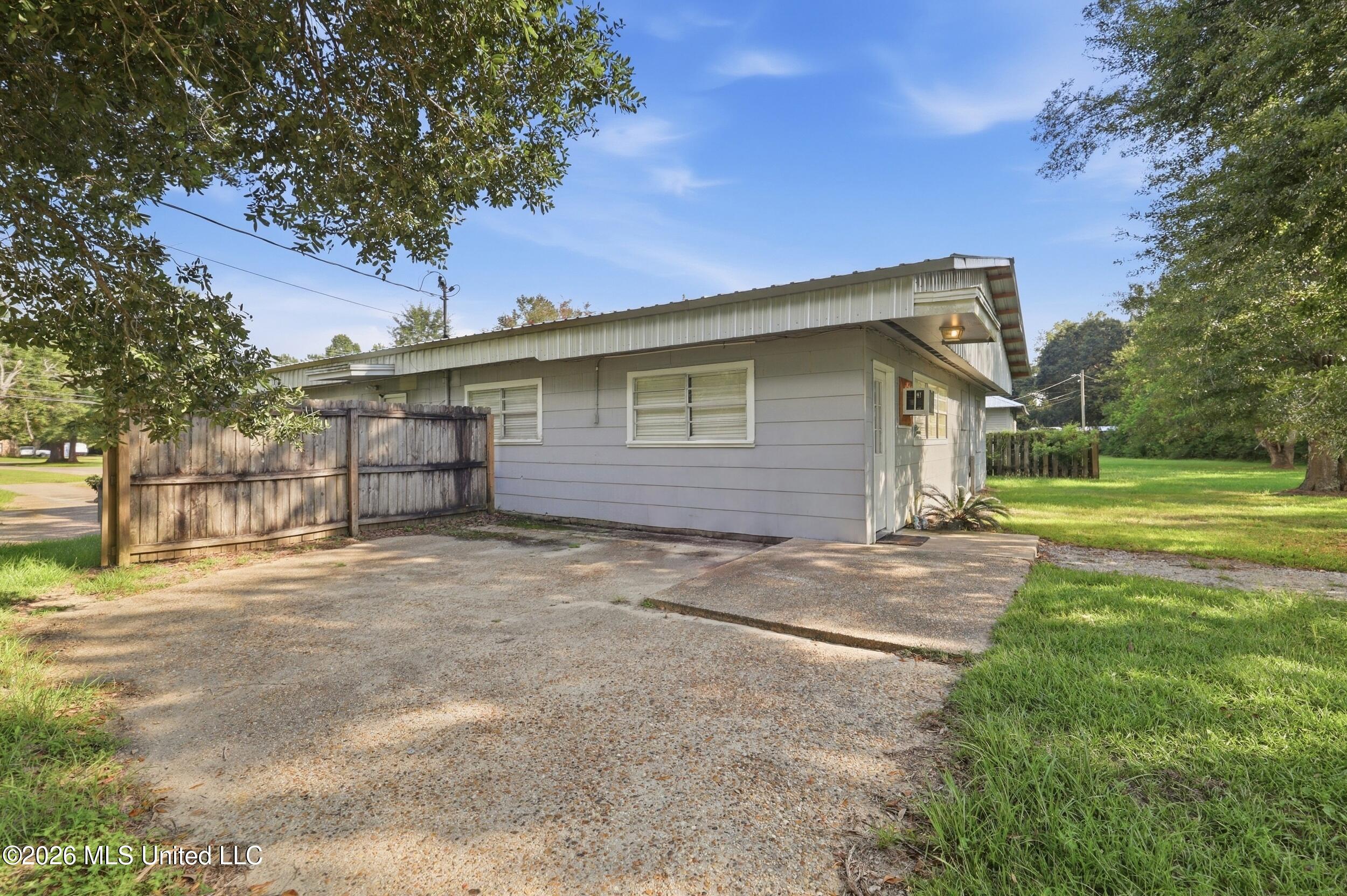 12193 Shorecrest Road, Unit A B Biloxi, MS 39532 - Photo 14 of 38 37_r6__1130
