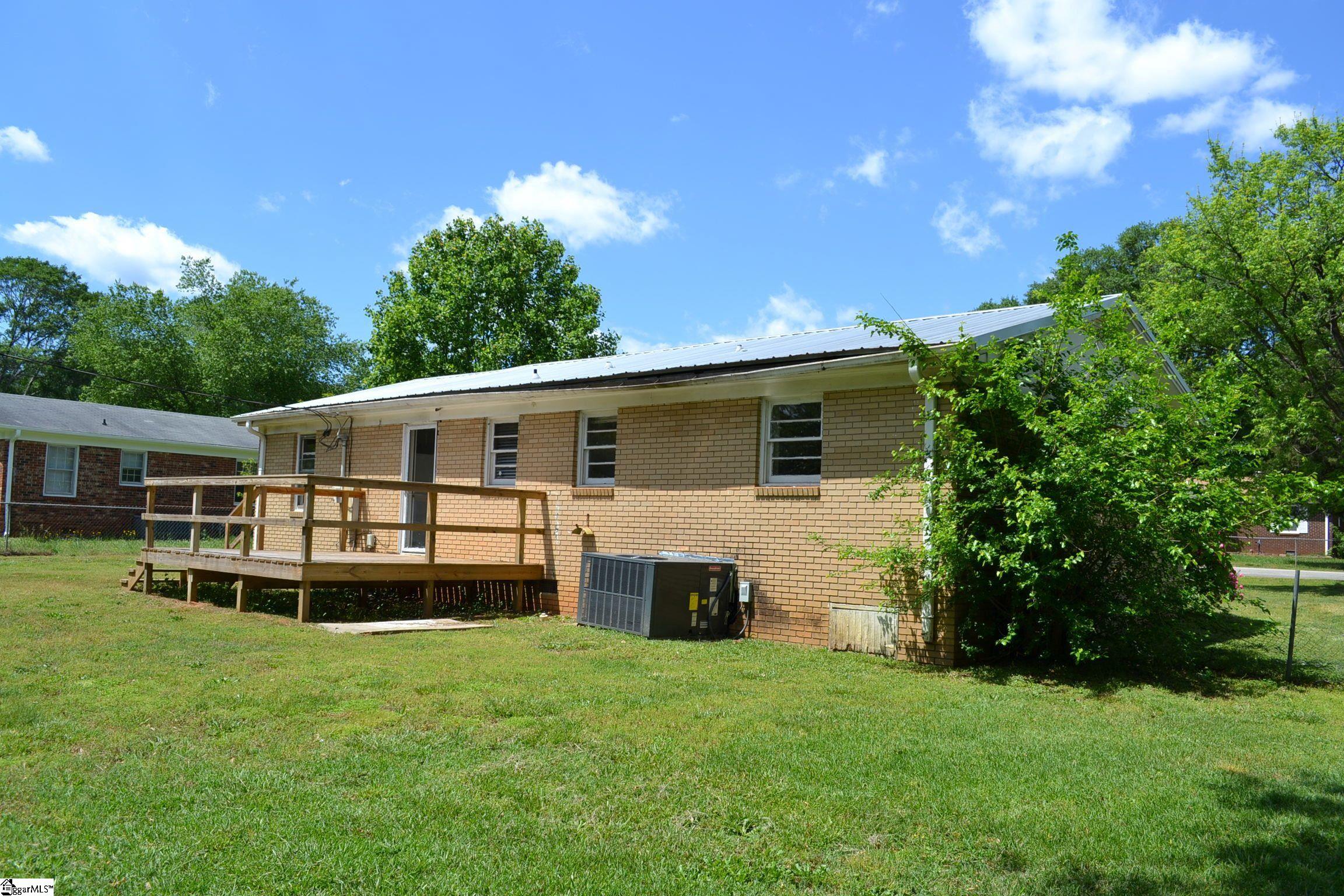 644 Woodvale Road Anderson, SC 29624 - Photo 2 of 19