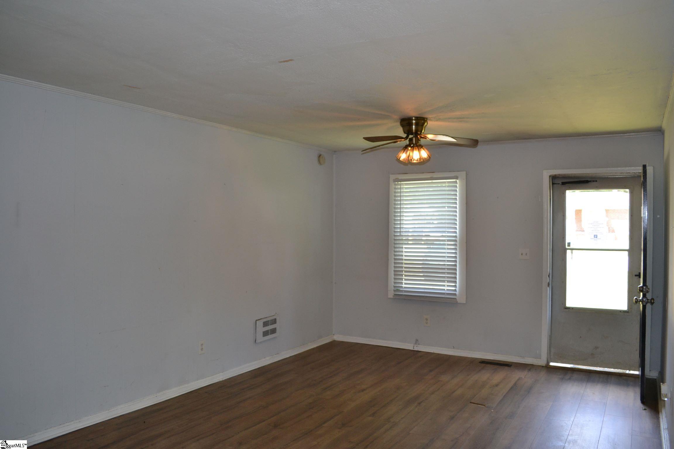 644 Woodvale Road Anderson, SC 29624 - Photo 3 of 19