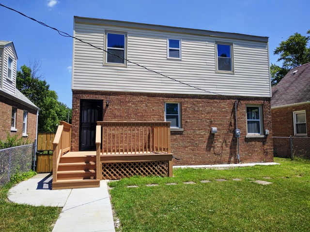 1530 State Line Road Calumet City, IL 60409 - Photo 15 of 16 a front view of house with yard
