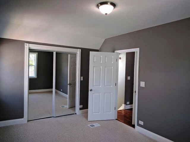 1530 State Line Road Calumet City, IL 60409 - Photo 10 of 16 an empty room with closet