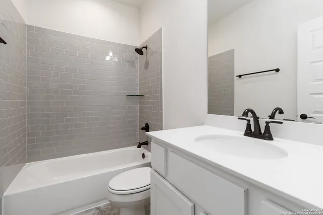 $800,000 | 1482 Lyme Park, Bulverde, TX 78163