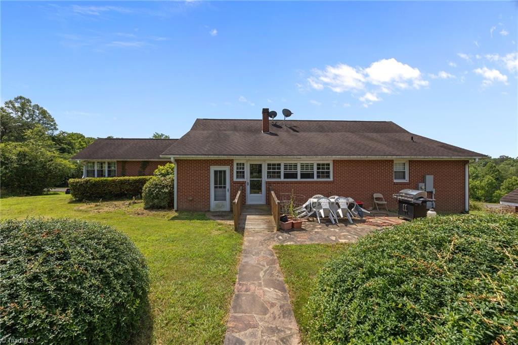 1224 Tom Shelton Road Sandy Ridge, NC 27046 - Photo 5 of 33