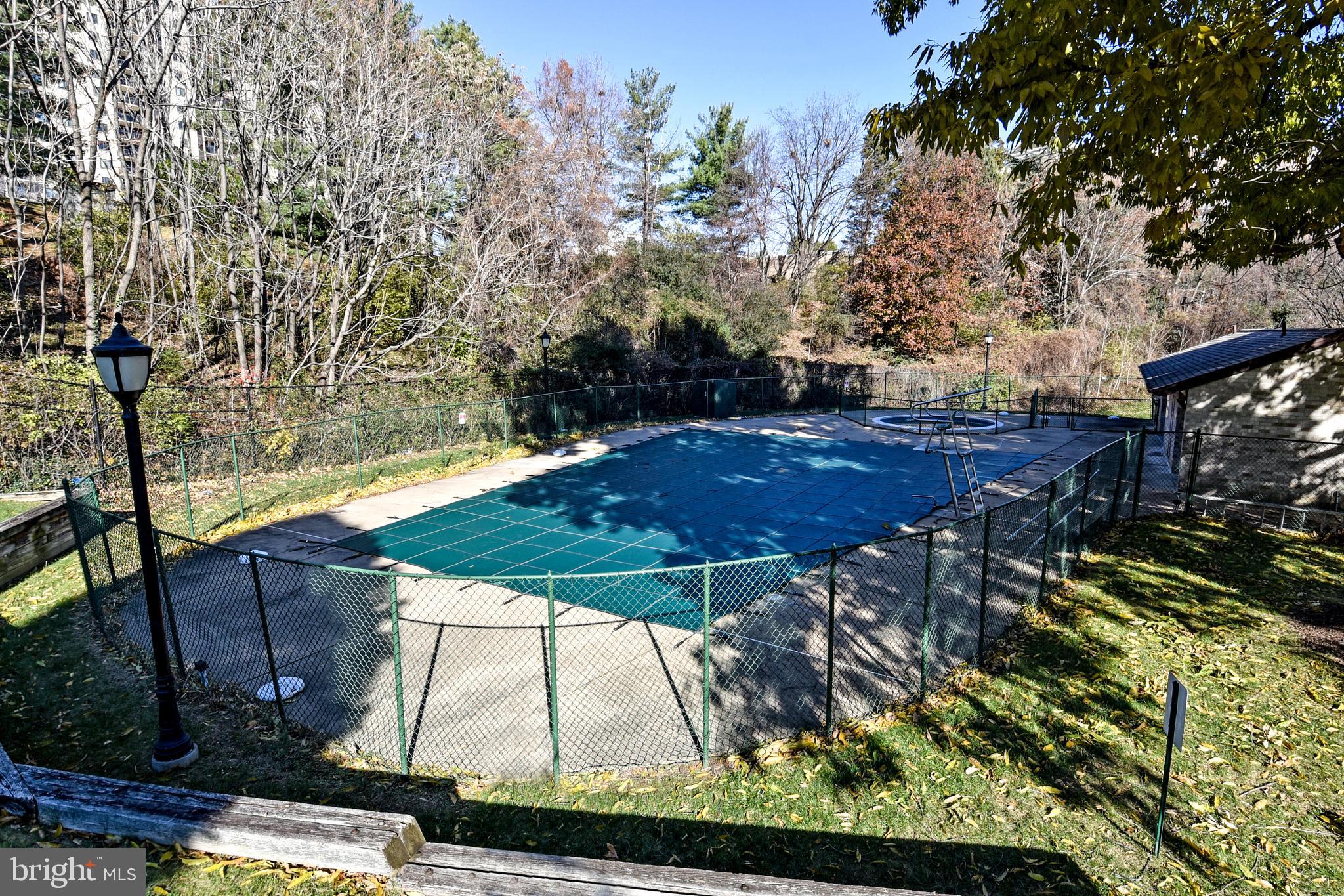 6135 Edsall Road, Unit I Alexandria, VA 22304 - Photo 33 of 47 a view of outdoor space and tennis court