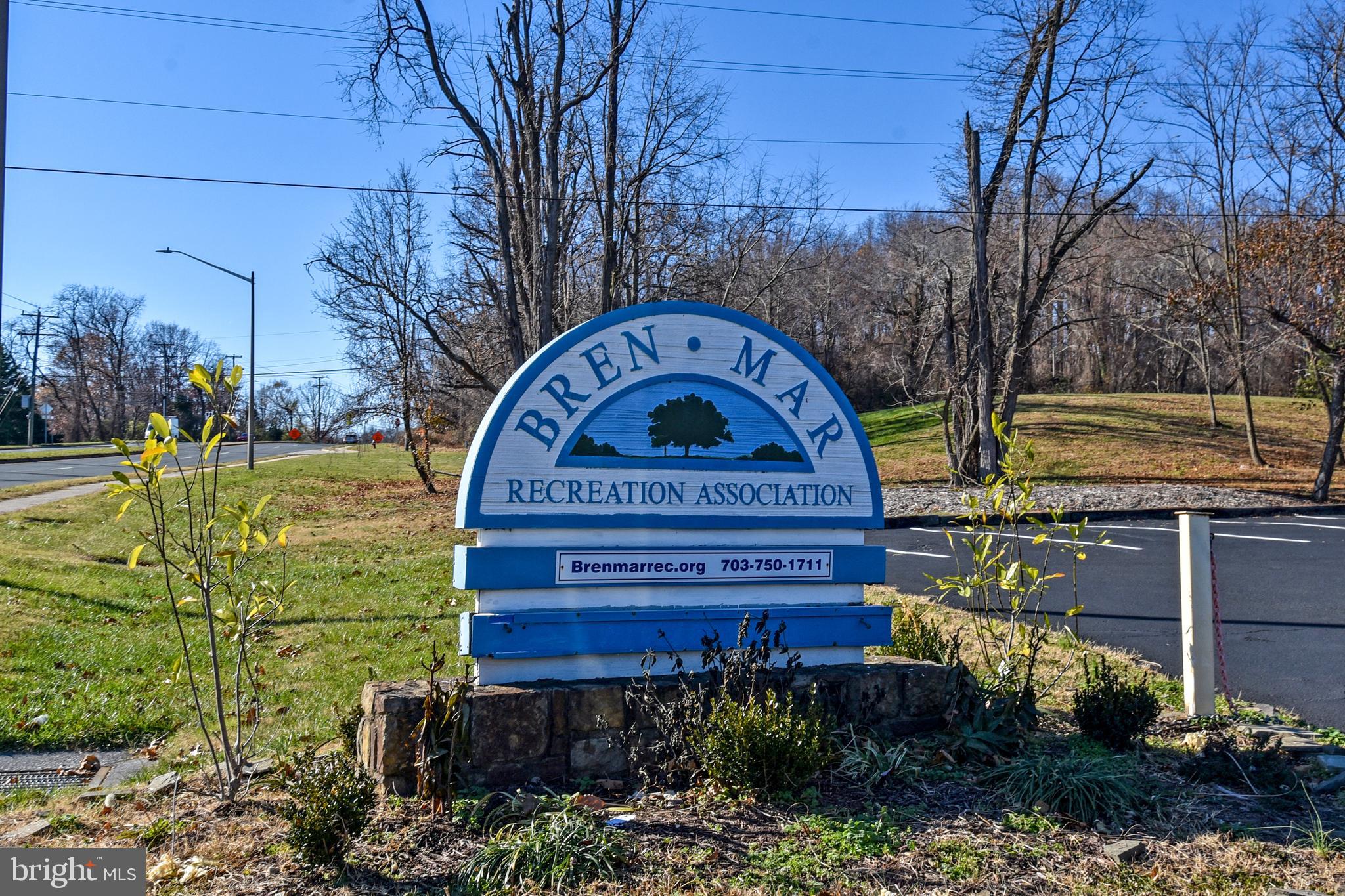 6135 Edsall Road, Unit I Alexandria, VA 22304 - Photo 39 of 47 a view of a park with iron fence