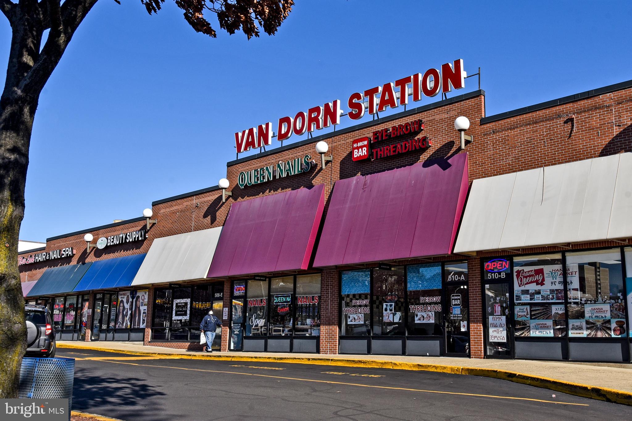 6135 Edsall Road, Unit I Alexandria, VA 22304 - Photo 40 of 47 a street sign on a street in front of building