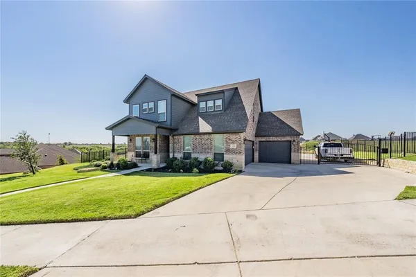 $575,000 | 8208 Indian Hills Court, Benbrook, TX 76126