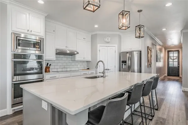 $575,000 | 8208 Indian Hills Court, Benbrook, TX 76126