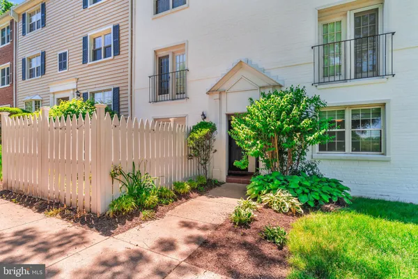 $2,400 | 4635 A 28th Road South, Unit A, Arlington, VA 22206