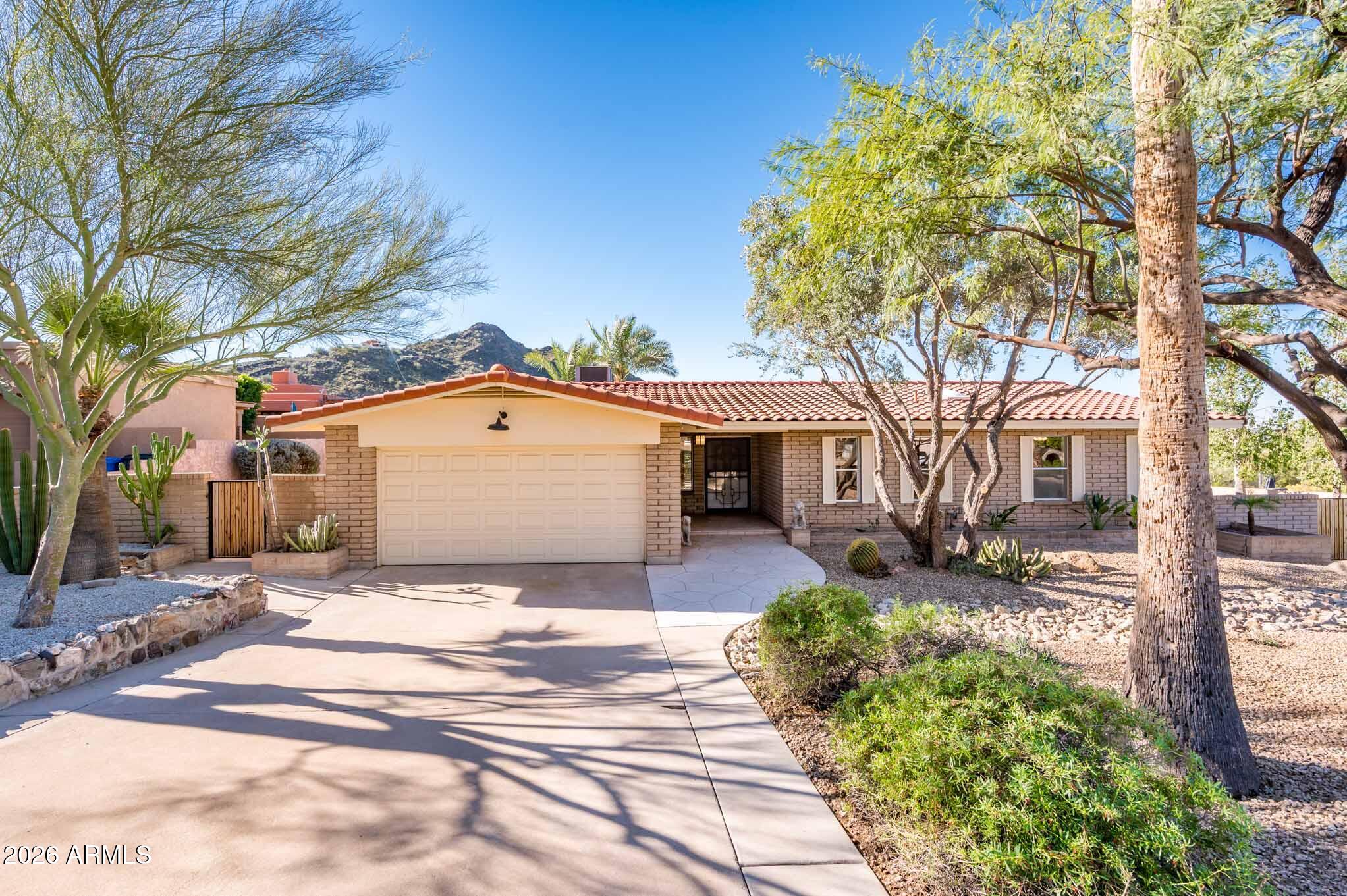 9640 North 18th Street Phoenix, AZ 85020 - Photo 10 of 51 4-Car Slab Driveway