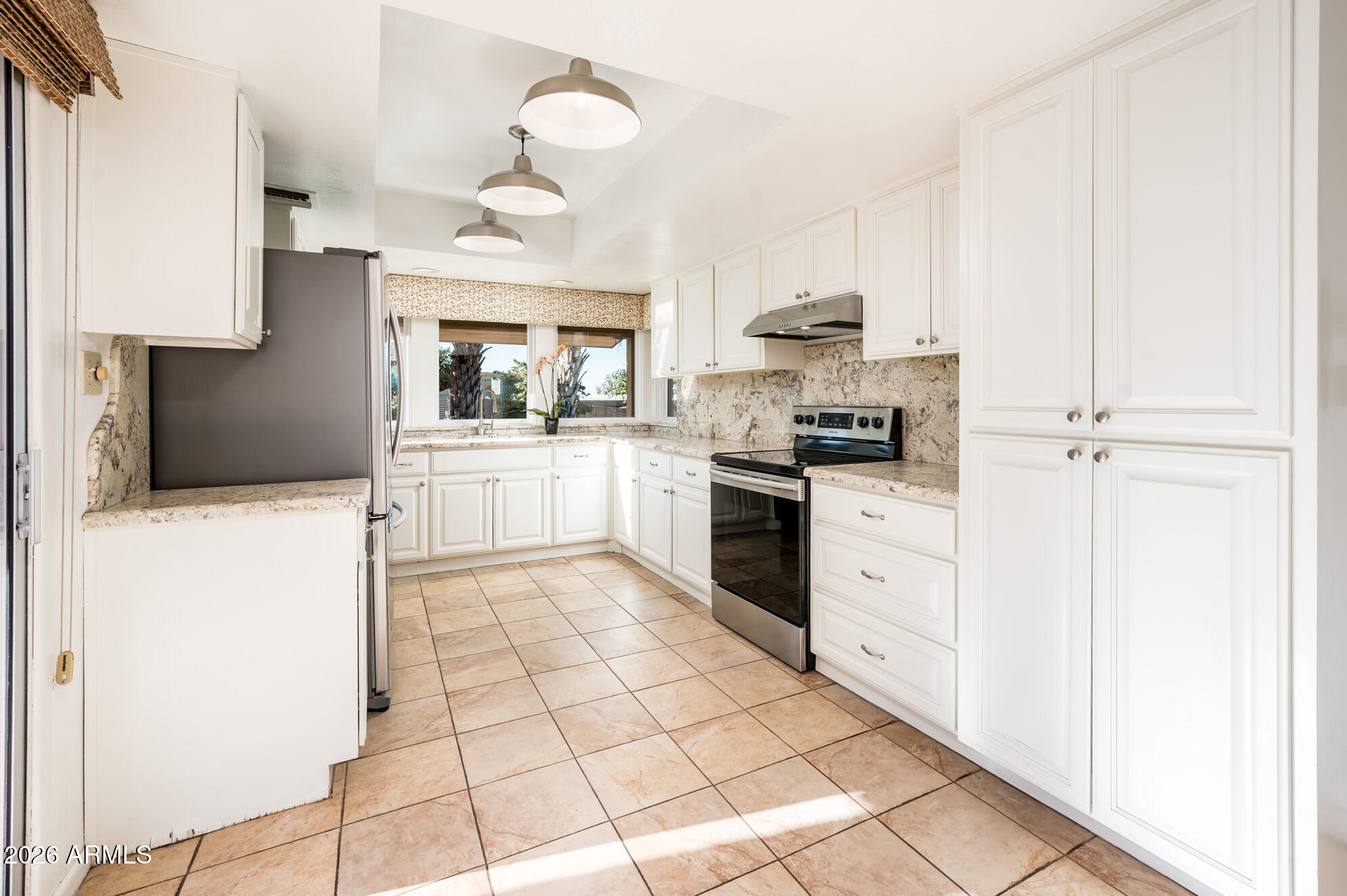 9640 North 18th Street Phoenix, AZ 85020 - Photo 17 of 51 Kitchen
