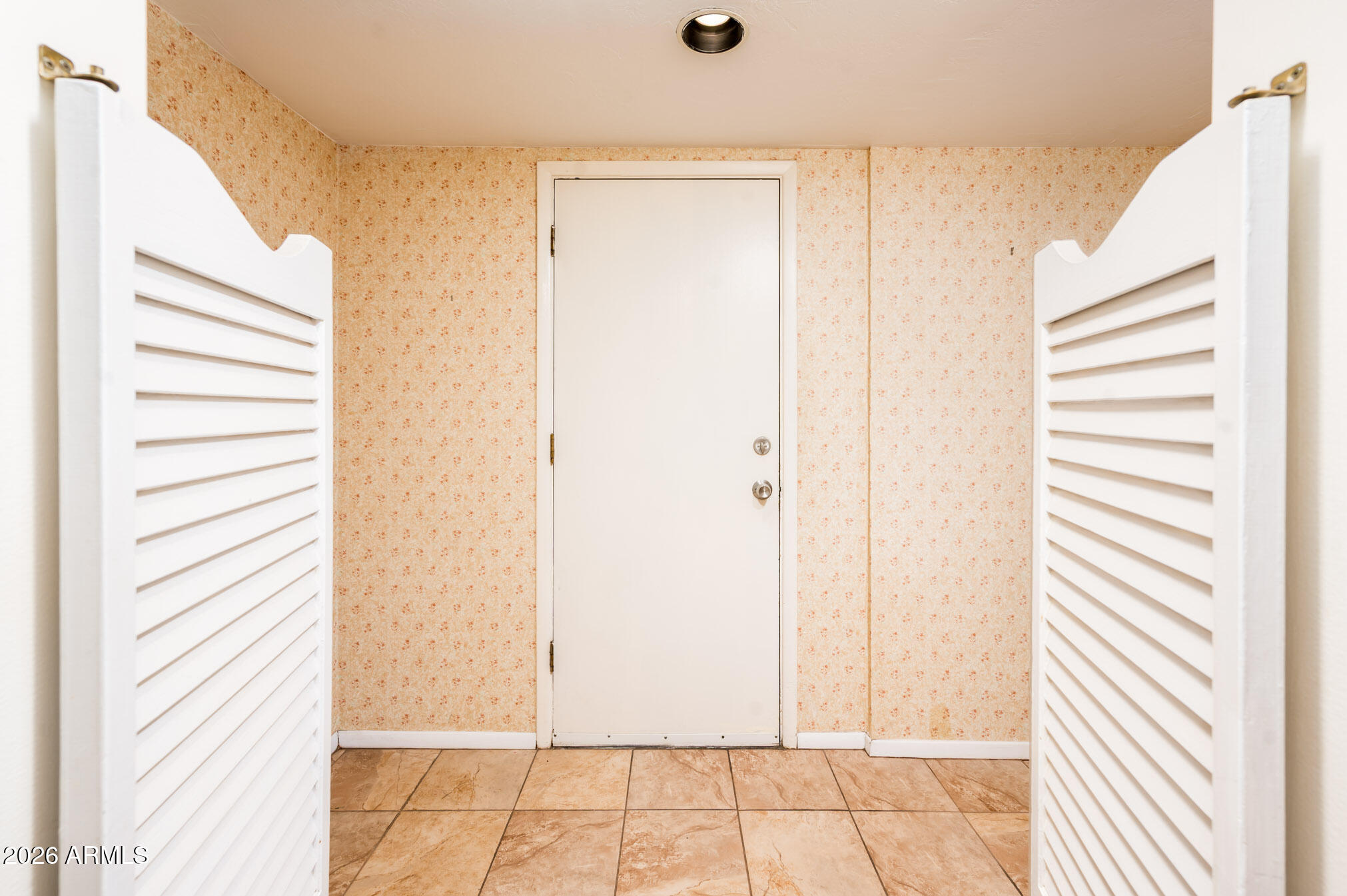 9640 North 18th Street Phoenix, AZ 85020 - Photo 31 of 51 Laundry/Pantry