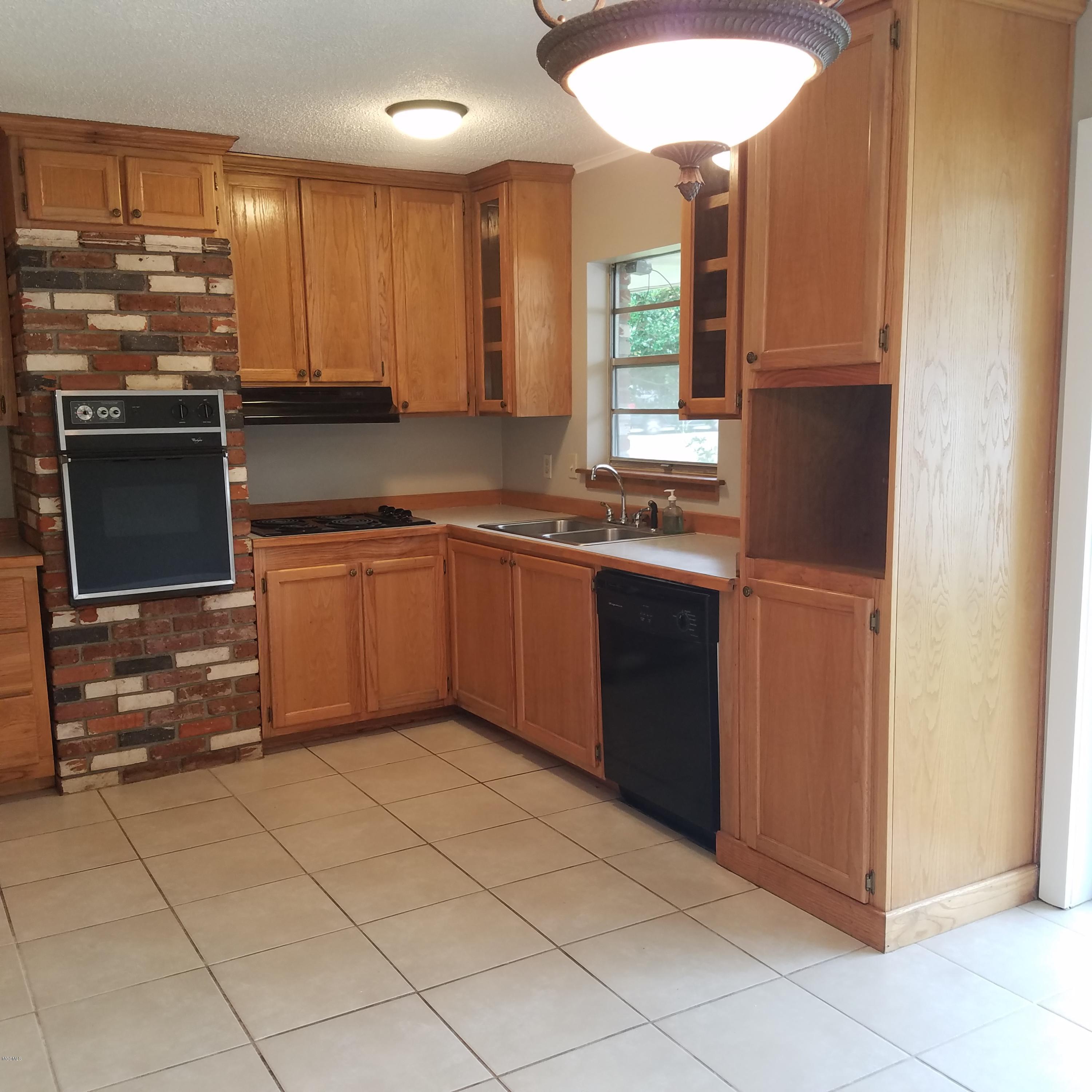 311 Alexander Road Long Beach, MS 39560 - Photo 7 of 28 20171101_155506