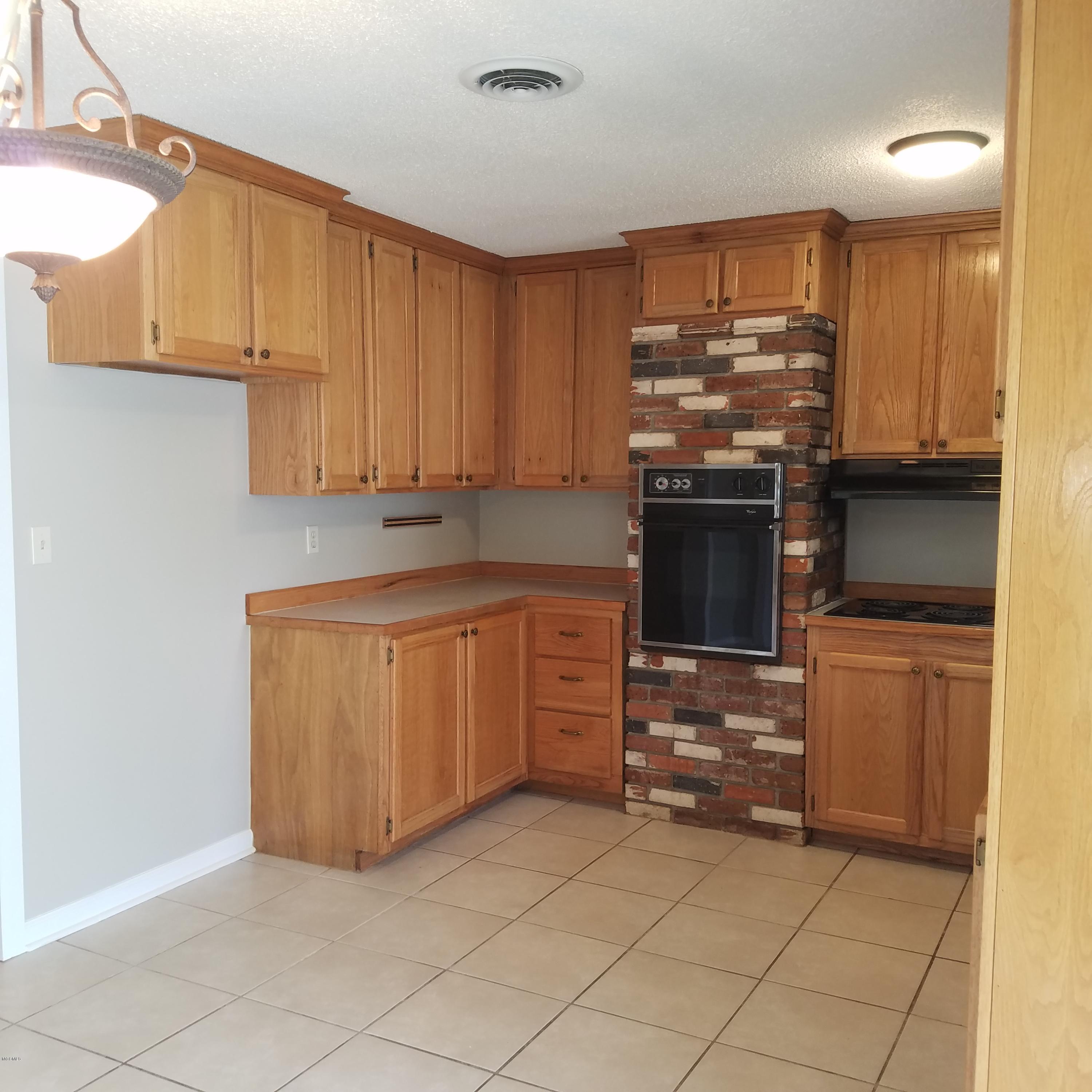 311 Alexander Road Long Beach, MS 39560 - Photo 9 of 28 20171101_155515
