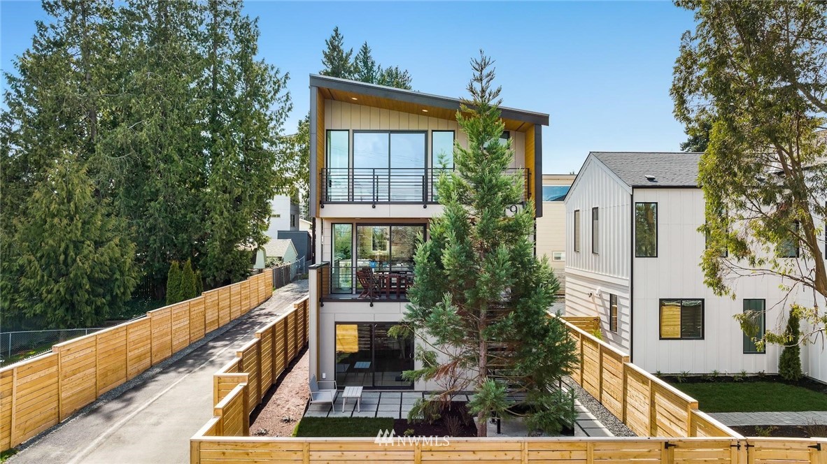 1919 Southwest Webster Street Seattle, WA 98106 - Photo 2 of 39 Gallery Image 2