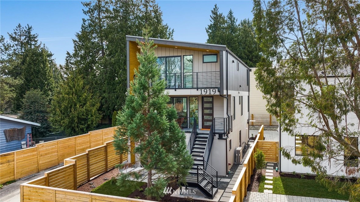 1919 Southwest Webster Street Seattle, WA 98106 - Photo 3 of 39 Gallery Image 3