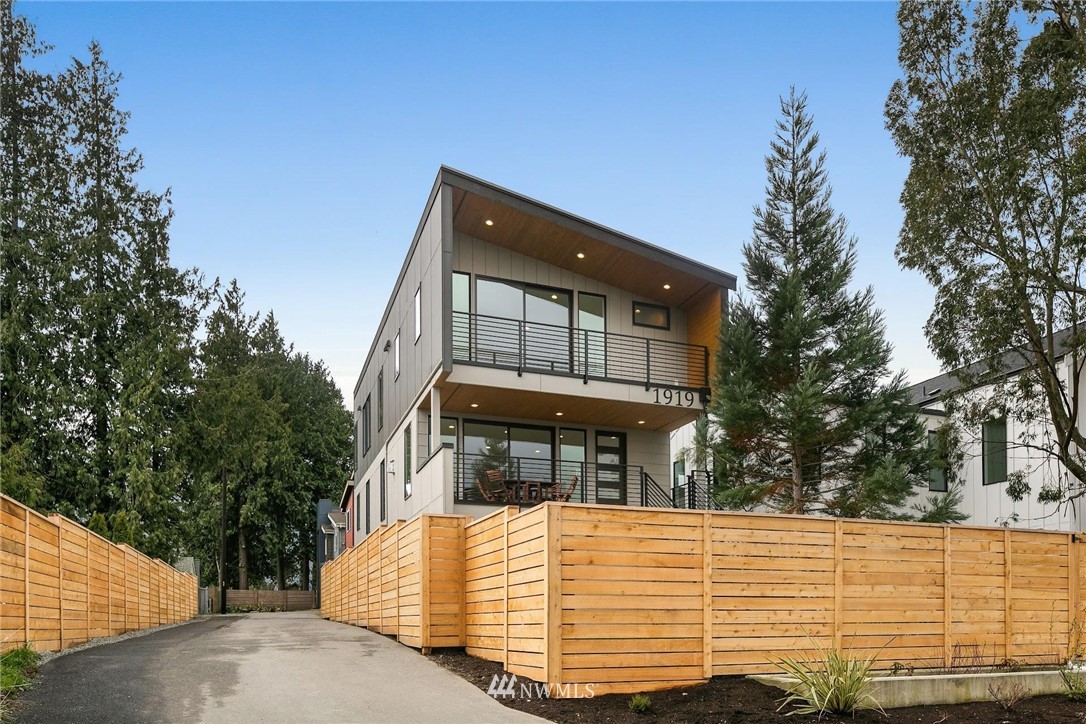 1919 Southwest Webster Street Seattle, WA 98106 - Photo 4 of 39 Gallery Image 4