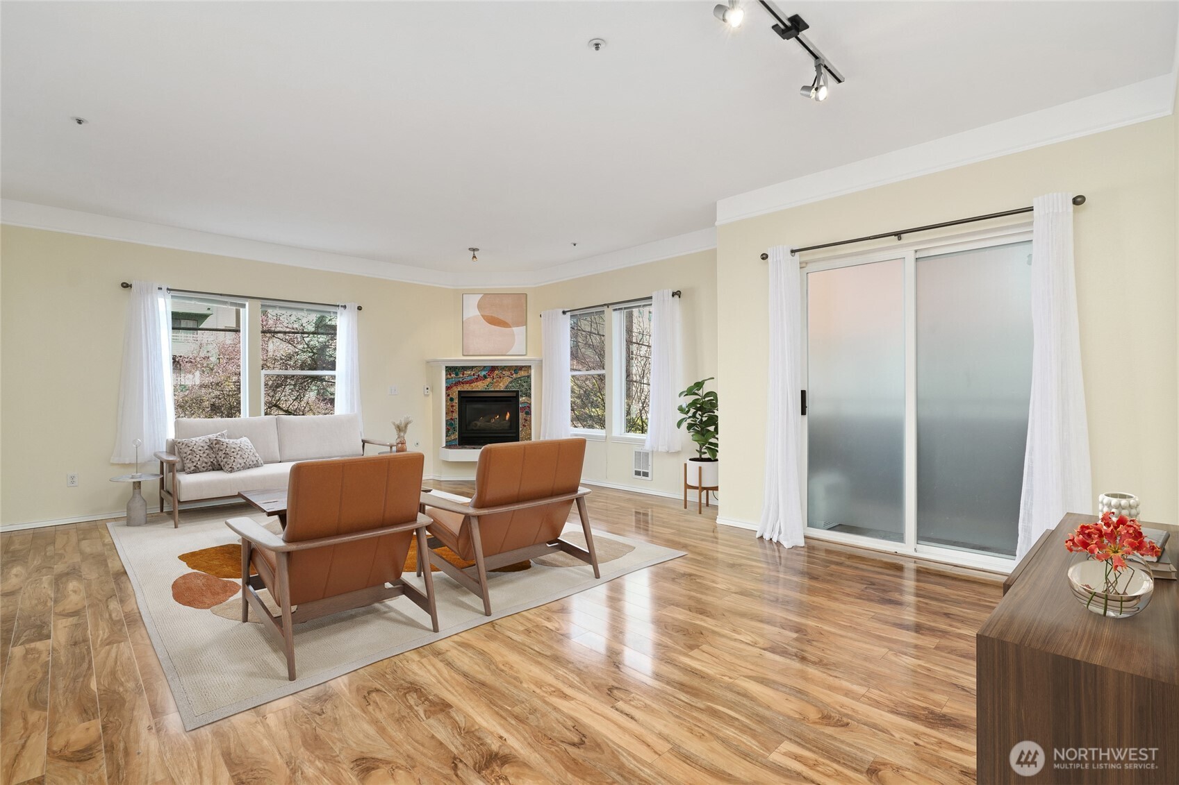 3271 Southwest Avalon Way, Unit 103 Seattle, WA 98126 - Photo 3 of 18 Gallery Image 3
