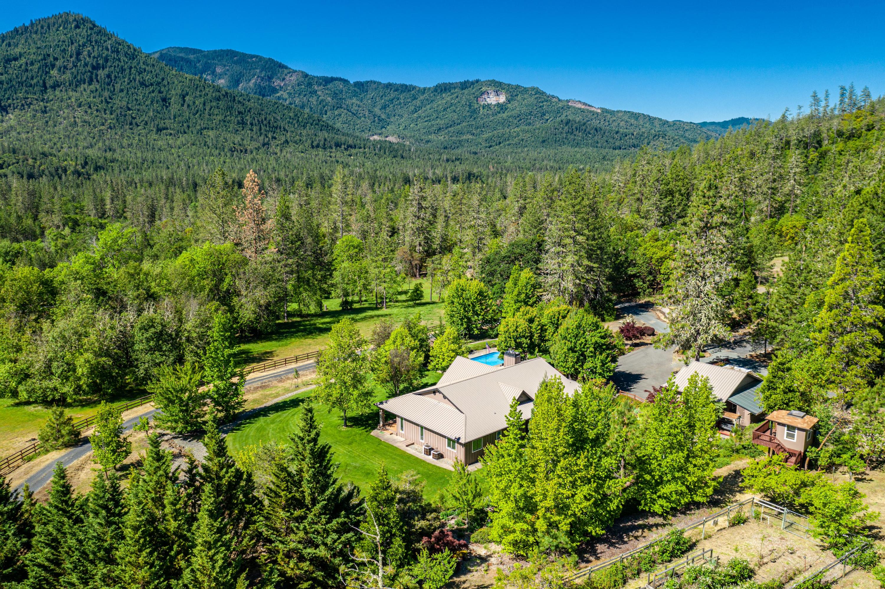 355 Naturescape Road Grants Pass, OR 97527 - Photo 6 of 59 5