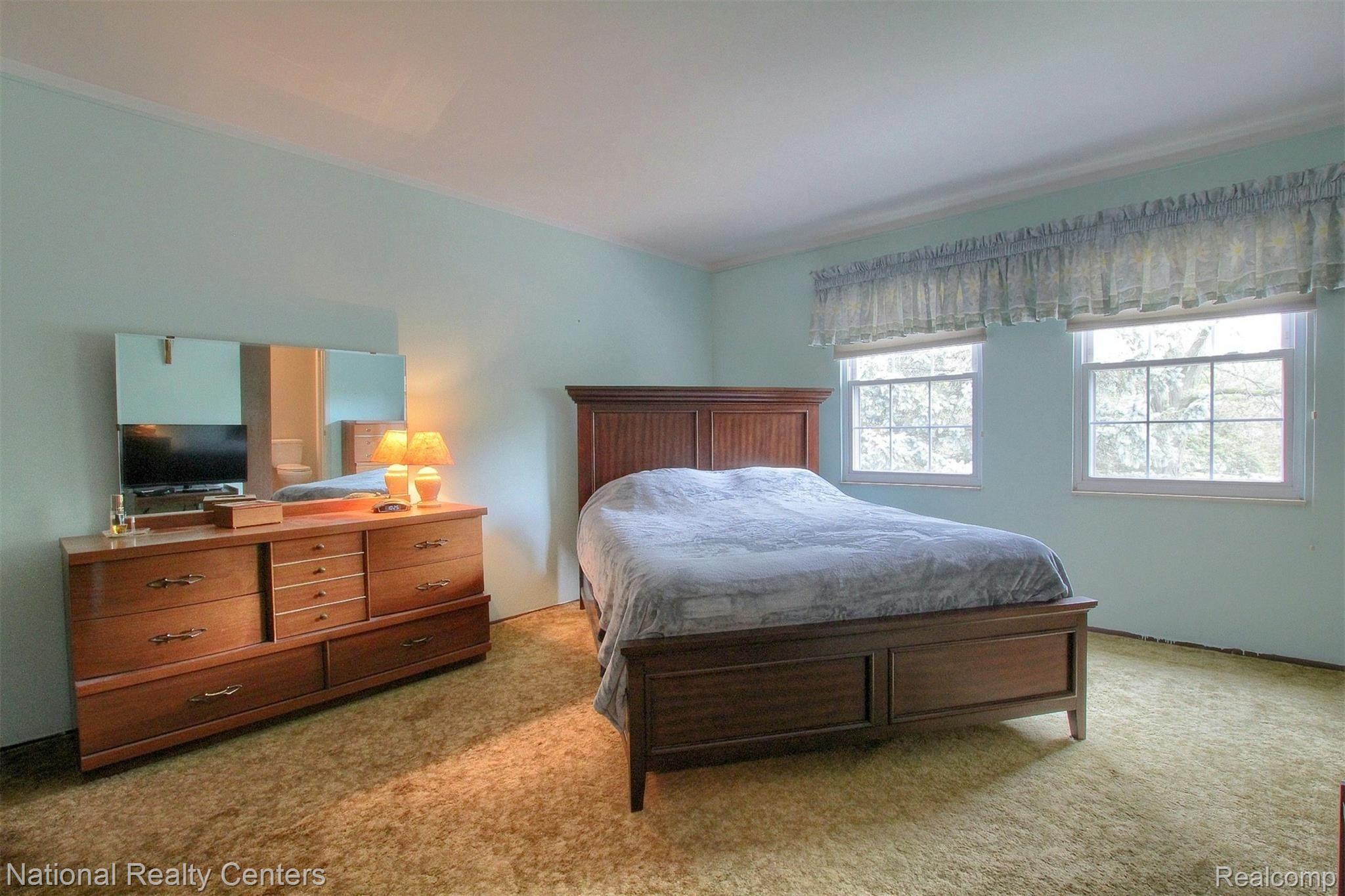 24540 Park Ridge Court Novi, MI 48375 - Photo 15 of 27 16-Master Bedroom.jpg