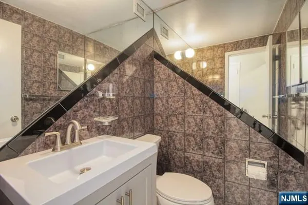 $3,100 | 1055 River Road, Unit 803, Edgewater, NJ 07020
