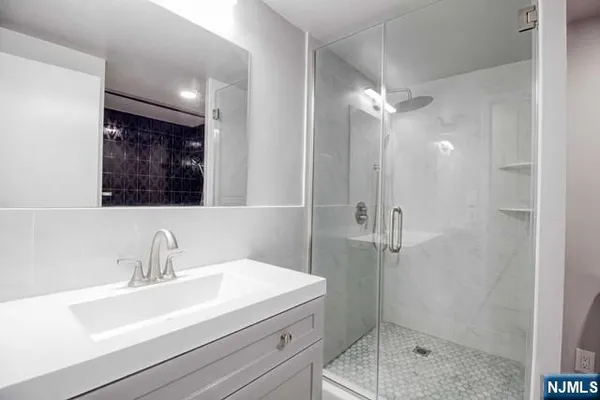 $3,100 | 1055 River Road, Unit 803, Edgewater, NJ 07020