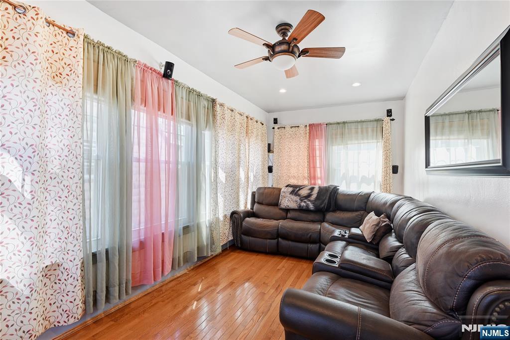 528 Wyndham Road Teaneck, NJ 07666 - Photo 14 of 37