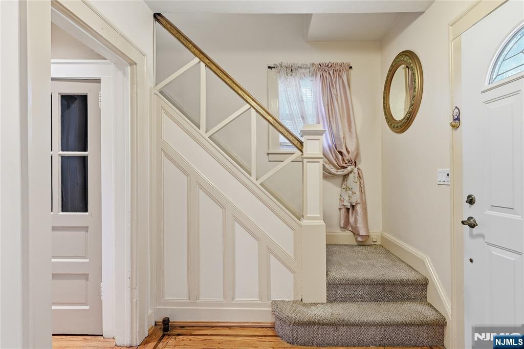 528 Wyndham Road Teaneck, NJ 07666 - Photo 15 of 37