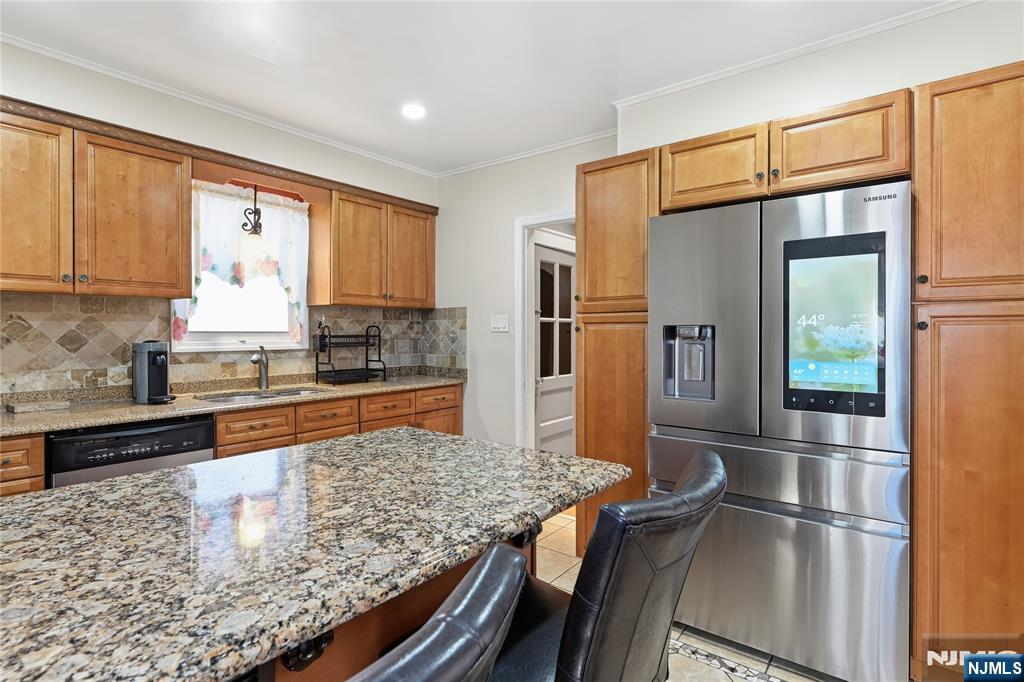 528 Wyndham Road Teaneck, NJ 07666 - Photo 19 of 37