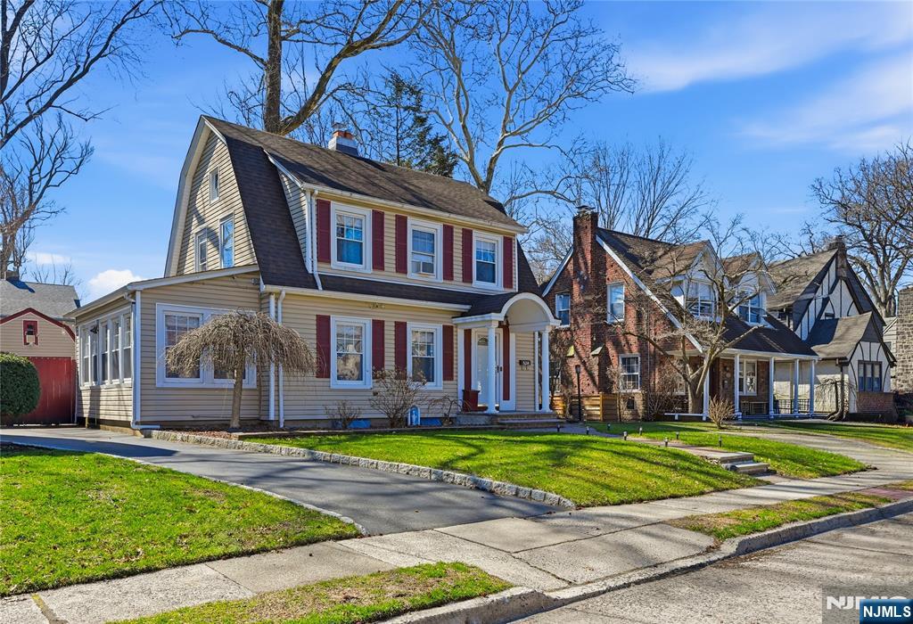 528 Wyndham Road Teaneck, NJ 07666 - Photo 2 of 37