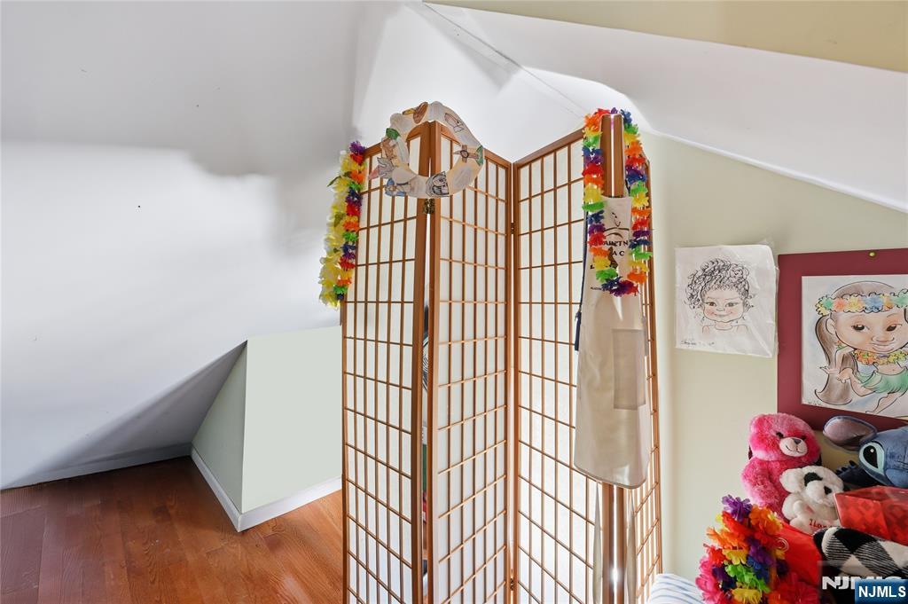 528 Wyndham Road Teaneck, NJ 07666 - Photo 31 of 37